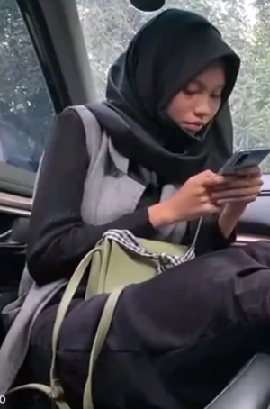 Cewek Hijab Ngewe Dalam Mobil